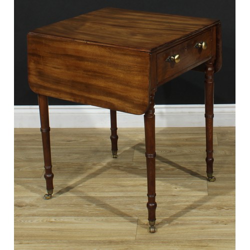 207 - A 19th century mahogany Pembroke table, 71cm high, 52cm opening to 95cm wide, 55.5cm deep