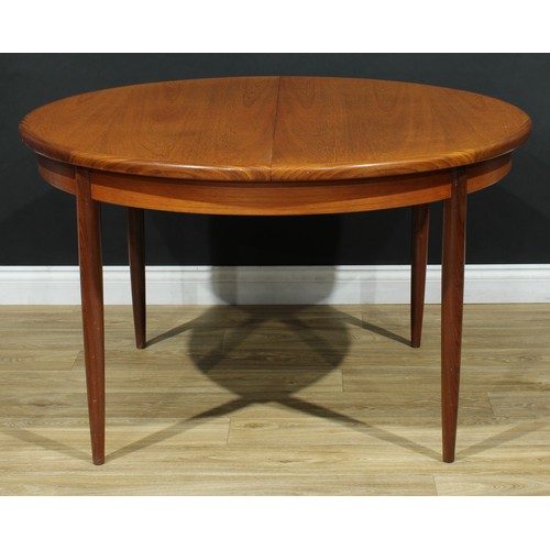 549 - A retro mid-20th century teak extending dining table, 73cm high, 122cm diameter opening to 148cm lon... 