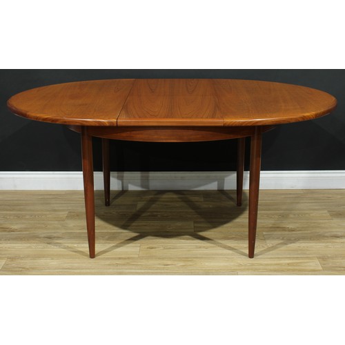 549 - A retro mid-20th century teak extending dining table, 73cm high, 122cm diameter opening to 148cm lon... 