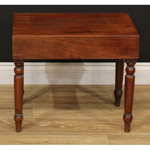 624 - A George III mahogany bidet, Wedgwood liner, 46cm high, 53.5cm long, 34cm wide, c.1820