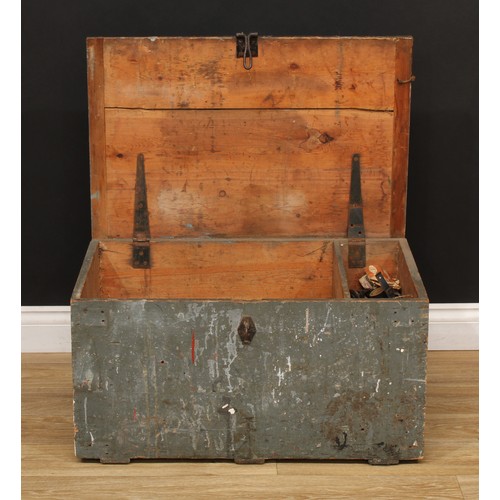 625 - A pine chest, 38cm high, 72.5cm wide, 46.5cm deep