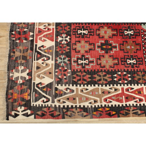 628 - A Middle Eastern rectangular woollen kilim rug, 140cm x 94cm