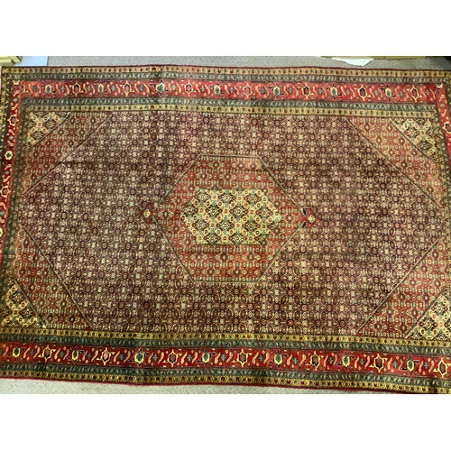 204 - A Persian Tabriz rug/carpet, 286cm x 188cm