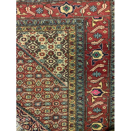 204 - A Persian Tabriz rug/carpet, 286cm x 188cm