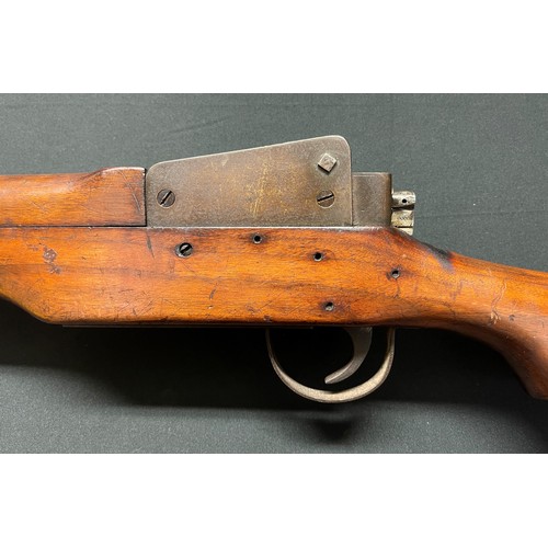 119 - WW2 British Swift Training Rifle 9B/1588 Series B1000. Length 120cm. Complete and in working order. ... 