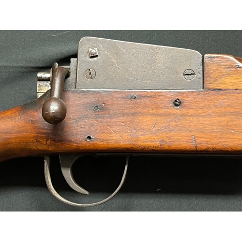 119 - WW2 British Swift Training Rifle 9B/1588 Series B1000. Length 120cm. Complete and in working order. ... 