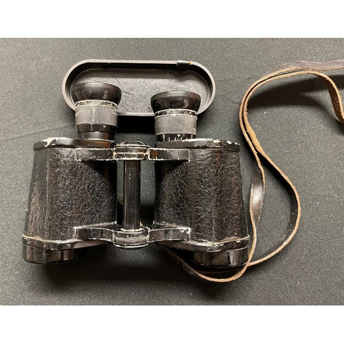 138 - WW2 Third Reich 6 x 30 Dienstglass Binoculars. H/6400. Serial number 3384. Maker code marked 