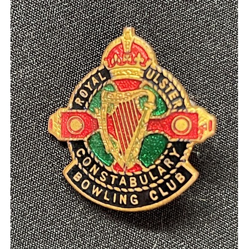 197 - A small collection of Scottish Police & Irish Garda Police insignia includes Kings Crown enamel Pert... 