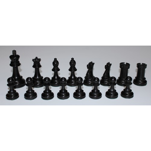 5084 - A boxwood and ebony Staunton pattern weighted chess set, the Kings 9.5cm high