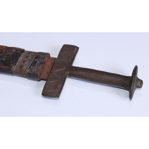 5657 - A Sudanese kaskara sword, 76.5cm blade, brass hilt, leather scabbard, 89cm long overall