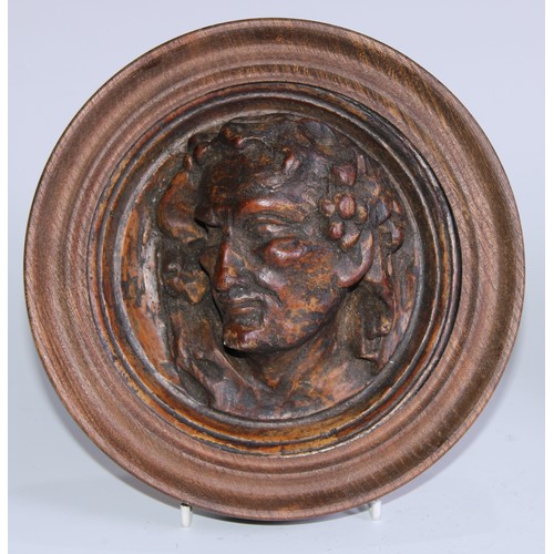 5231 - A pair of 19th century composition sculptural portrait roundels, in the Renaissance taste, oak frame... 