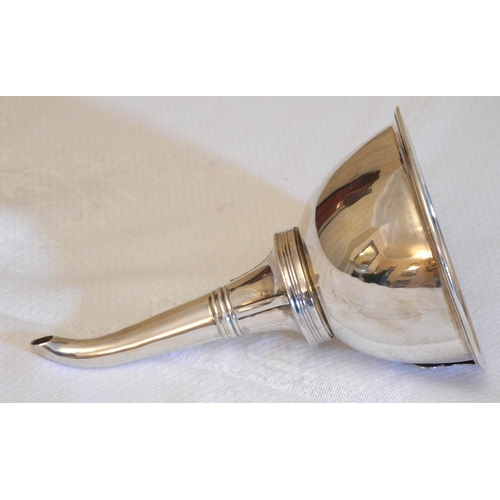 172 - A George III silver wine funnel, curved spout, 13.5cm long, London 1820, 80.5g 2.59ozt