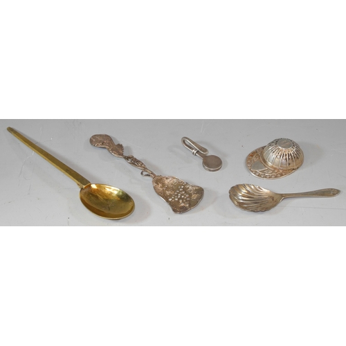 293 - A novelty jockeys cap silver caddy spoon, vacant shield shaped cartouche, James Dixon & Sons, Sheffi... 