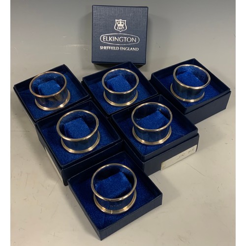 307 - A set of six silver cylindrical napkin rings, raised borders, Elkington & Co, Sheffield, 1996, 3.8 o... 