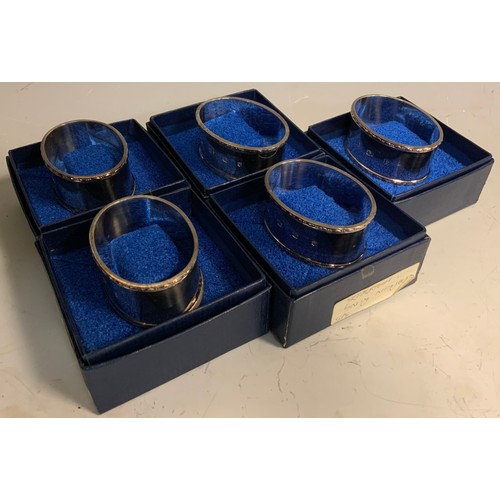 308 - A set of five silver oval napkin rings with egg and dart border, Harrods, 1995, 8 oz