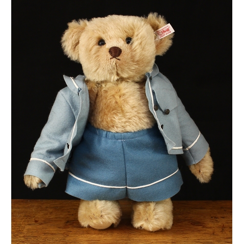 137 - Steiff (Germany) 420559 Steiff Club Edition 2006 teddy bear, trademark Steiff button to ear with red... 