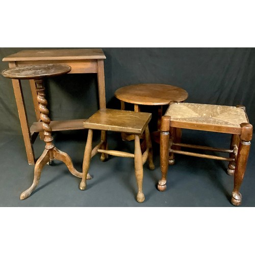 647 - A 20th century oak wine table, barley twist column, three splayed legs, 29cm diam, 59cm high, c.1930... 