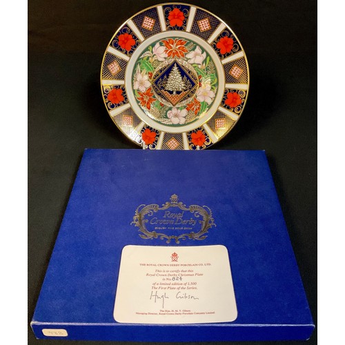 61 - A Royal Crown Derby Christmas Plate, The First Plate 1991, limited edition 824/1,500, certificate, b... 