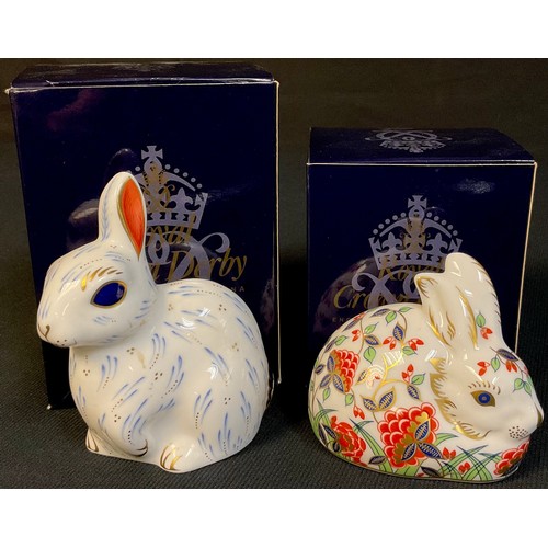 78 - A Royal Crown Derby paperweight, Snowy Rabbit, designed by Jean Branscombe, 2001, gold stopper, boxe... 