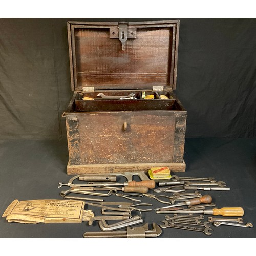 689 - A stained pine tool chest, fitted with drawers, assorted metal and engineering tools, wrenches, etc