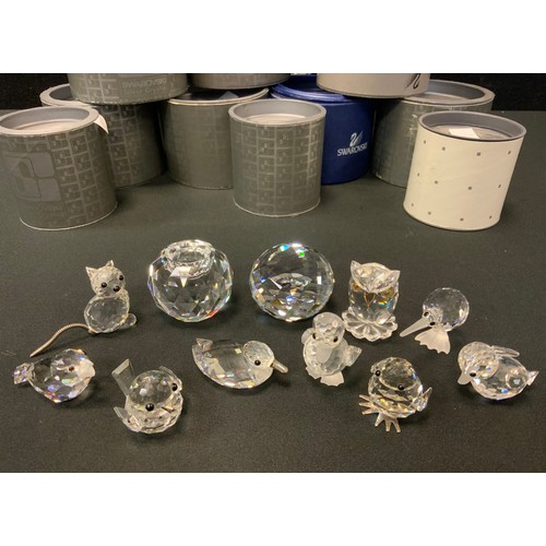 122 - Swarovski crystal Glass - figures inc Kiwi, Cat, Owl, Sparrow, Ducks, SCS collectors club etc, all b... 