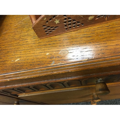 147 - A mid 20th century oak veneered bedroom suite by Austinsuite, comprising two double wardrobes and a ... 