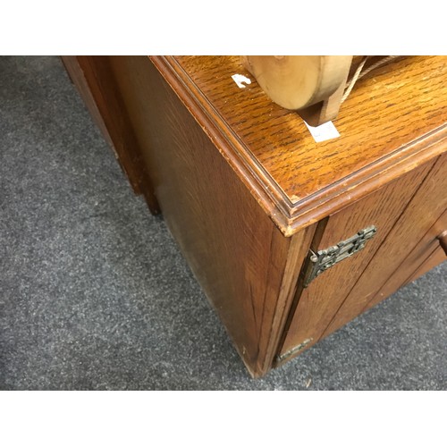 147 - A mid 20th century oak veneered bedroom suite by Austinsuite, comprising two double wardrobes and a ... 