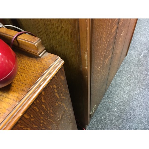 147 - A mid 20th century oak veneered bedroom suite by Austinsuite, comprising two double wardrobes and a ... 
