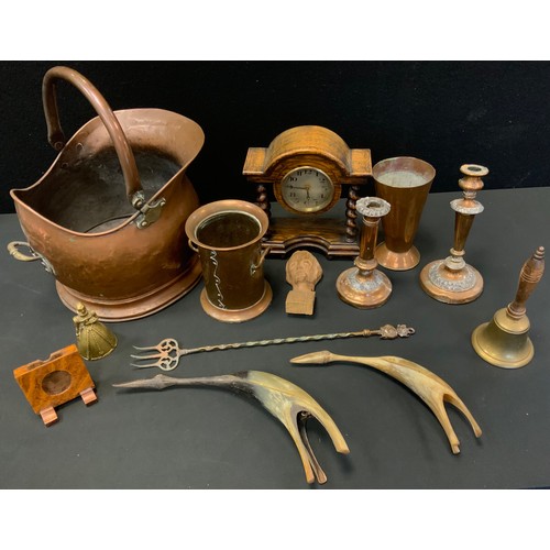 162 - A copper coal scuttle;  a school hand bell;  candlesticks;  copper vase;  an oak mantel clock;  horn... 