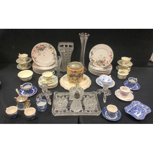 173 - Ceramics & Glass - a New Chelsea Staffordshire Marguerite pattern part teaset;  twelve piece contine... 