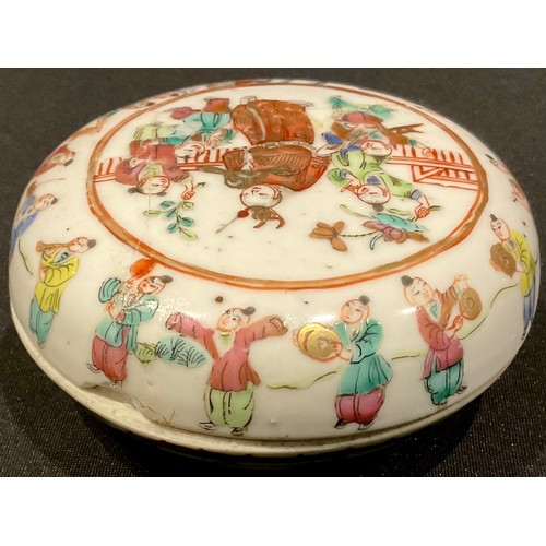 34 - A Chinese bun shaped box and cover, painted in polychrome with Hundred Boys, 9.5cm diam, 19th centur... 