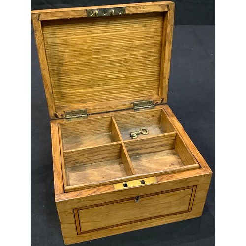 61 - An early 20th century satinwood banded oak jewellery or collectors box, hinged cover enclosing a fit... 