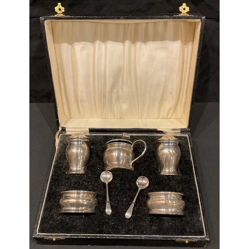69 - A George V silver five piece condiment set, Birmingham, cased, 136g
