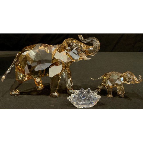 83 - A Swarovski Crystal model, Cinta Elephant, certificate, boxed; another, Elephant Cub, boxed (2)