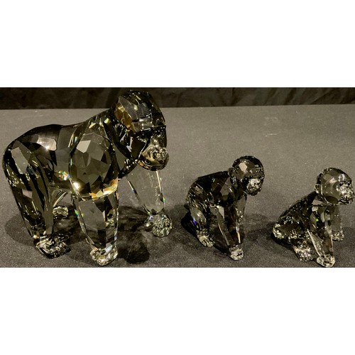 84 - A Swarovski Crystal model group, Endangered Wildlife Gorillas, boxed; another, Gorilla Baby, boxed (... 
