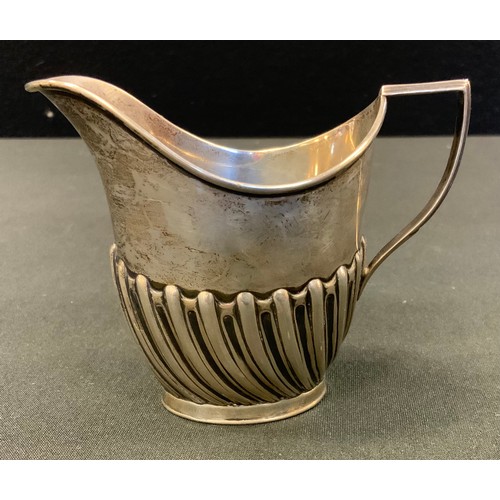 286 - An Edwardian silver cream jug, Sheffield 1910, 66g