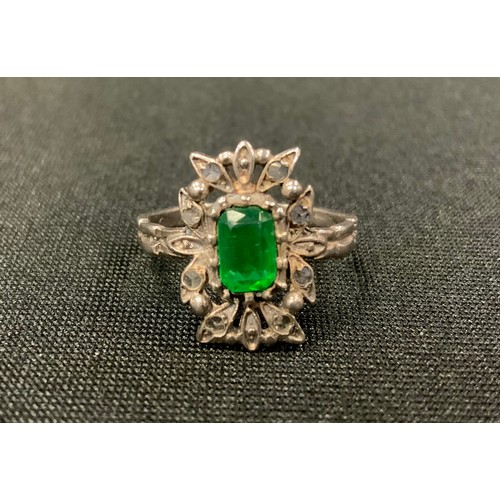 313 - ***LOT RETURNED - NOT AS DESCRIBED - 26/05/22***

An Art Deco diamond and emerald dress ring, centra... 