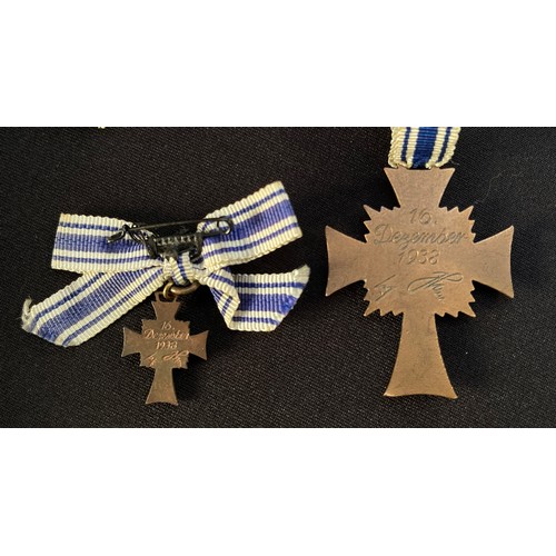 41 - WW2 Third Reich Ehrenkreuz der Deutsche Mutter Dritte Stufe - Mother's Cross 3rd Class (Bronze). Com... 