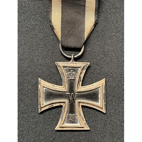 81 - WW1 Imperial German  Eisernes Kreuz II Klasse Iron Cross 2nd Class 1914 complete with a full length ... 