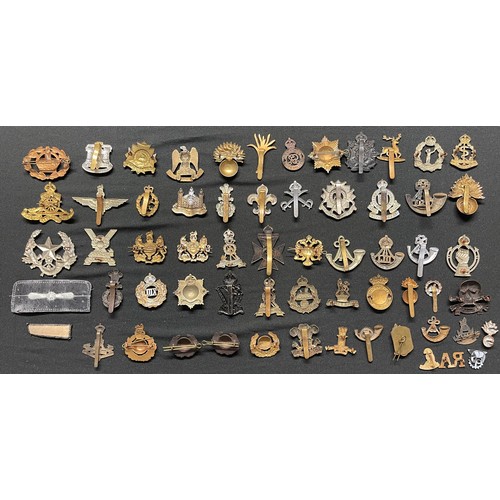 91 - WW2 British cap badges to include: Royal Armoured Corps, General Service Corps x2, Green Howards, We... 