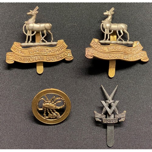 91 - WW2 British cap badges to include: Royal Armoured Corps, General Service Corps x2, Green Howards, We... 