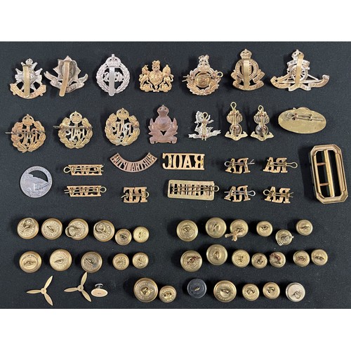 118 - WW2 British Cap badges, shoulder titles, collar dogs and buttons to include: cap badges for Notts & ... 