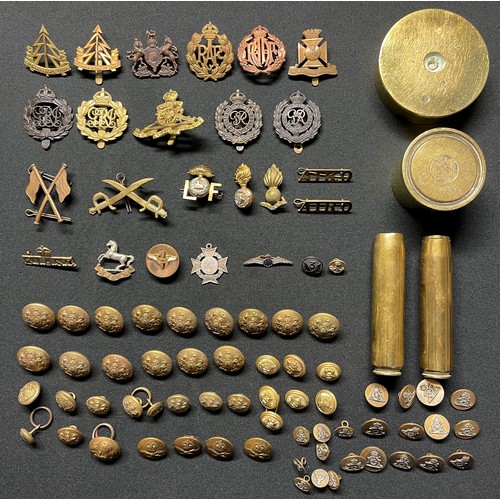 124 - WW2 British cap badges and trench art to include: Recce Corps x 2, RA, RAF, RAAF, Wiltshire Regt, Ro... 