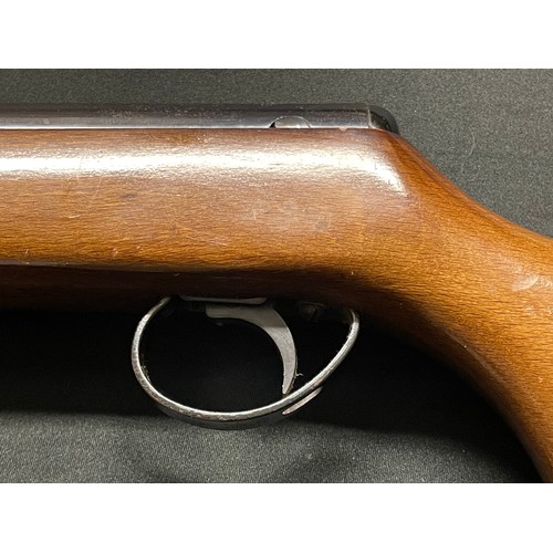 234 - .22 cal BSA Supersport Air Rifle serial number DS11451. 470mm long barrel. Overall length 104.5cm. W... 