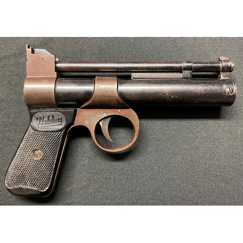 246 - Webley Junior .177 Air Pistol. 153mm long barrel. Overall length 195mm. Working order. Numbered 952.