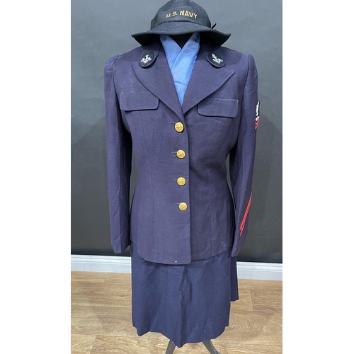 95 - WW2 US Navy WAVES uniform group comprising of WAVES Cap named to 