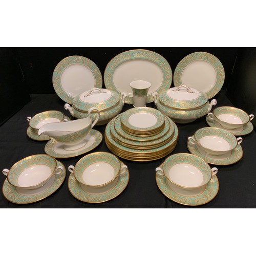 191 - An Extensive Spodes Renaissance pattern dinner set inc oval meat plate, dinner and side plates, soup... 