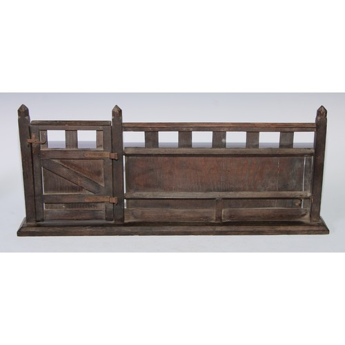 5260 - An early 20th century oak promotional shop display model or salesman's sample, of a garden gate and ... 