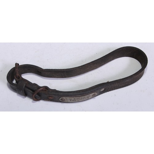 5258 - An early 20th century leather dog collar, the name plaque inscribed H Goodrum, Crowfield [Suffolk], ... 