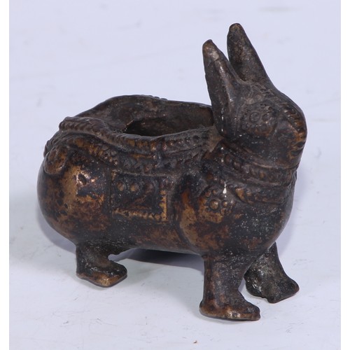 5086 - A Chinese zoomorphic brush washer or censer, cast as a stylised animal, 8.5cm long, 19th century or ... 